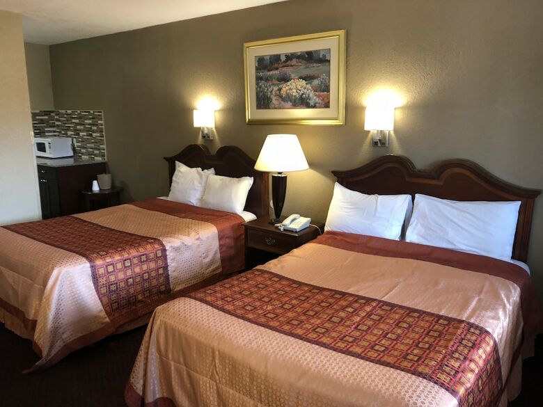 Hotel Travel Inn & Suites
