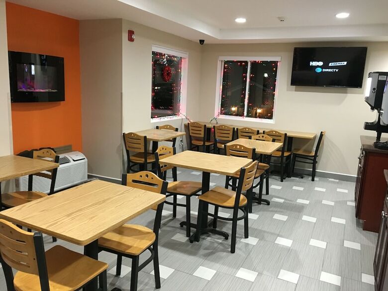 Hotel Travel Inn & Suites