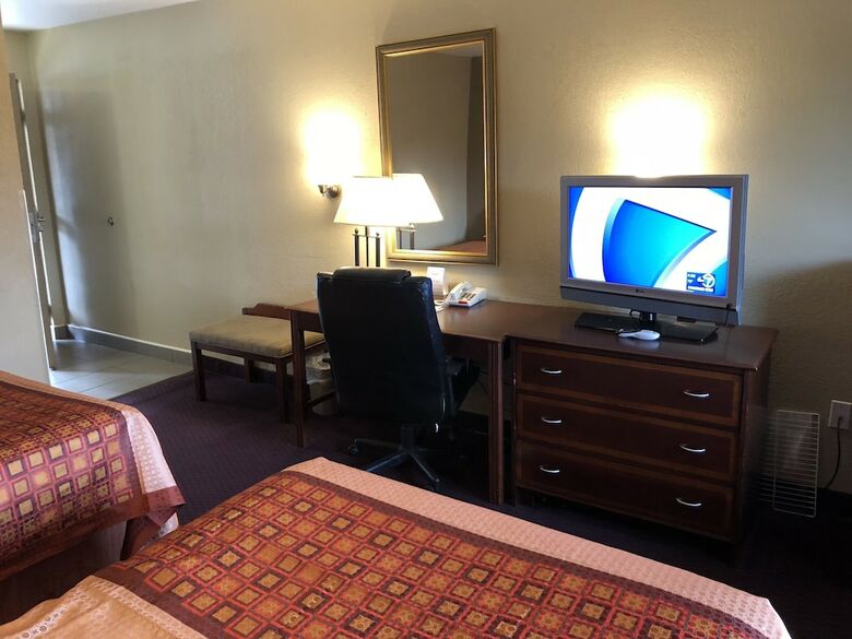 Hotel Travel Inn & Suites