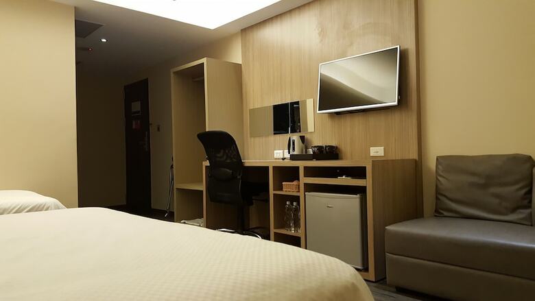 The Riverside Hotel International