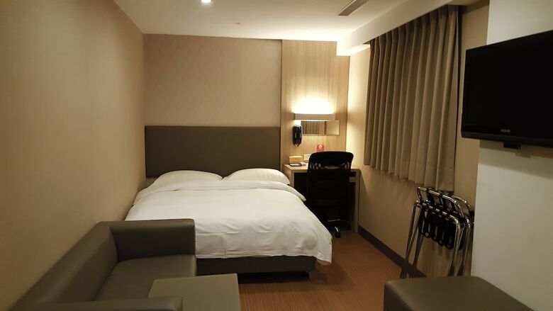 The Riverside Hotel International