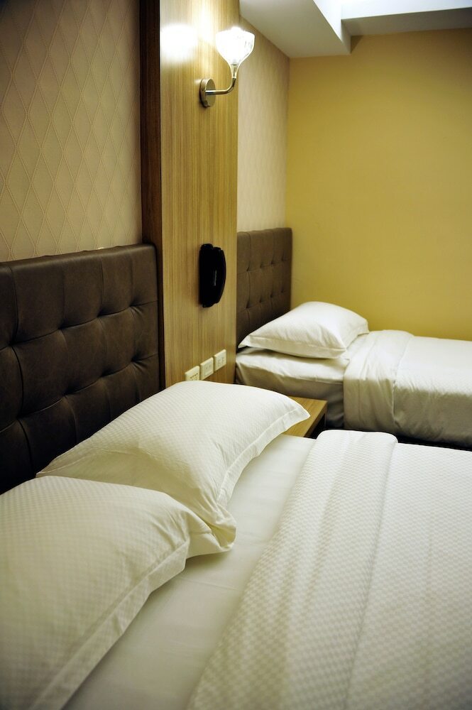 The Riverside Hotel International