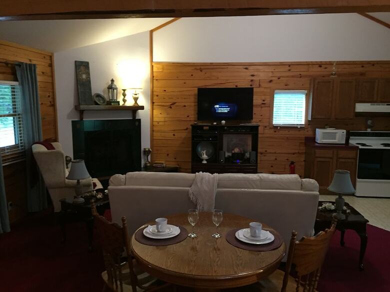 Bed & Breakfast Wisteria Lane Lodging