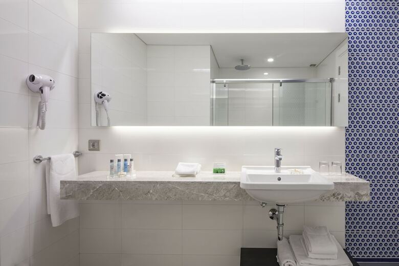Ramada Hotel & Suites By Wyndham Kemalpasa Izmir