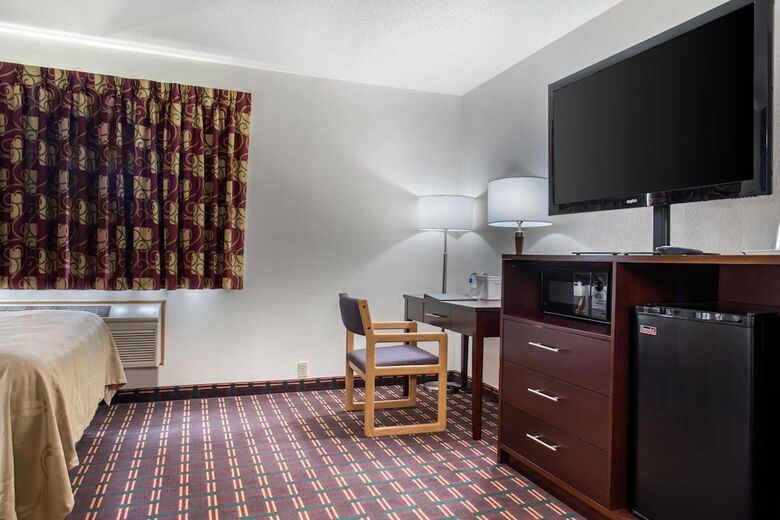 Hotel Quality Inn & Suites