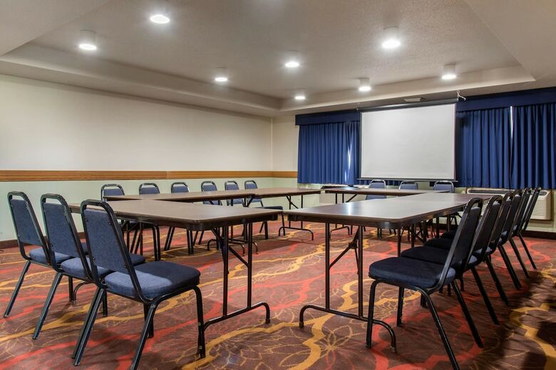 Hotel Quality Inn & Suites