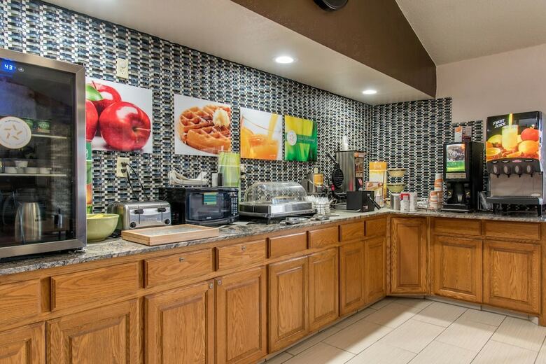Hotel Quality Inn & Suites