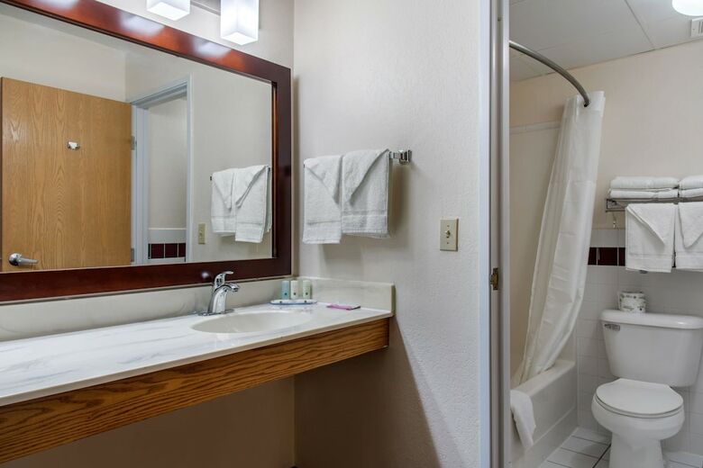 Hotel Quality Inn & Suites