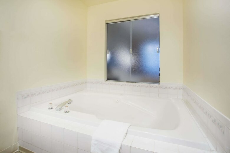 Hotel Days Inn By Wyndham Seattle Aurora
