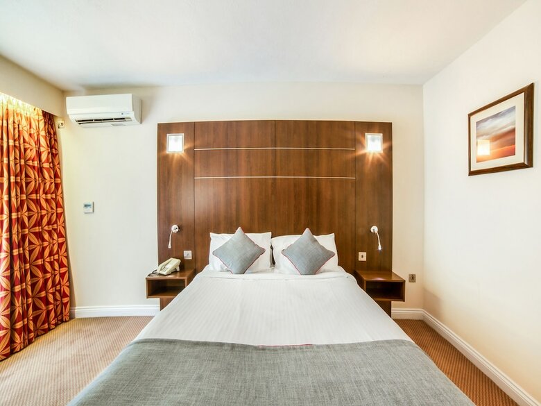 Oyo Flagship The Bridge House Hotel