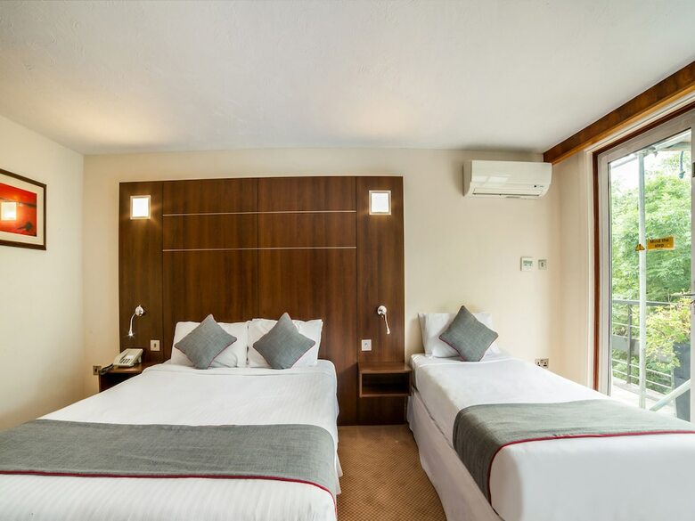 Oyo Flagship The Bridge House Hotel