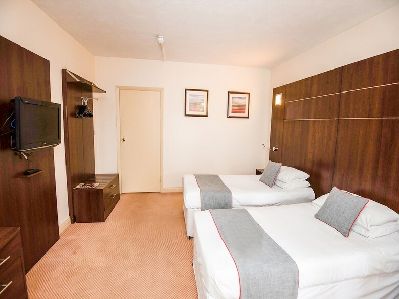 Oyo Flagship The Bridge House Hotel