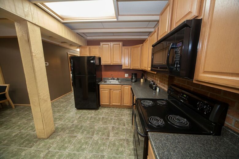 Motel Log Cabin Lodge & Suites