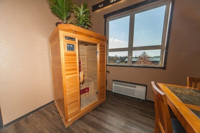 Motel Log Cabin Lodge & Suites