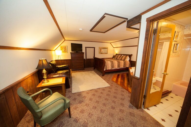 Motel Log Cabin Lodge & Suites