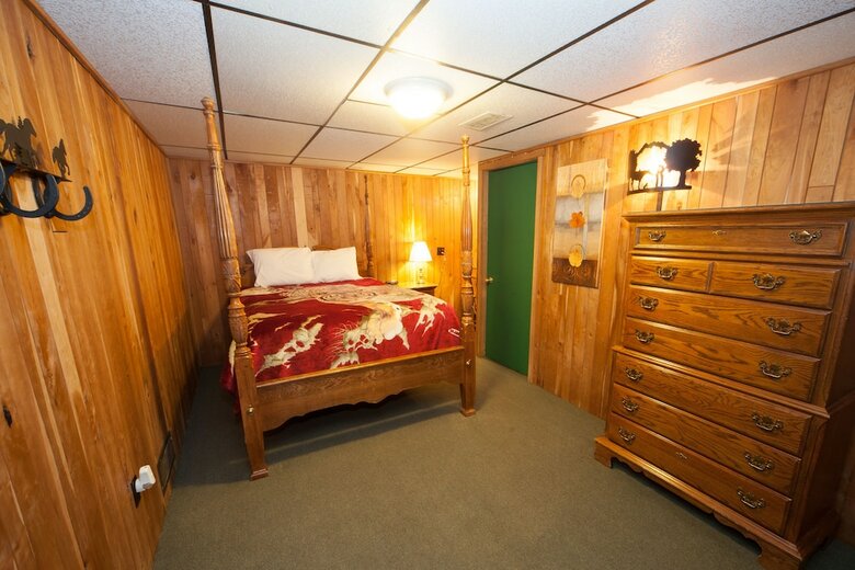 Motel Log Cabin Lodge & Suites