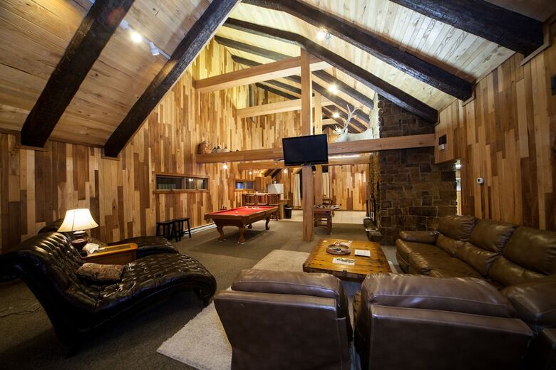 Motel Log Cabin Lodge & Suites