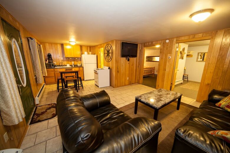 Motel Log Cabin Lodge & Suites