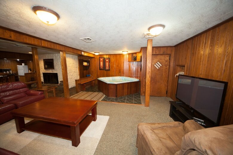 Motel Log Cabin Lodge & Suites