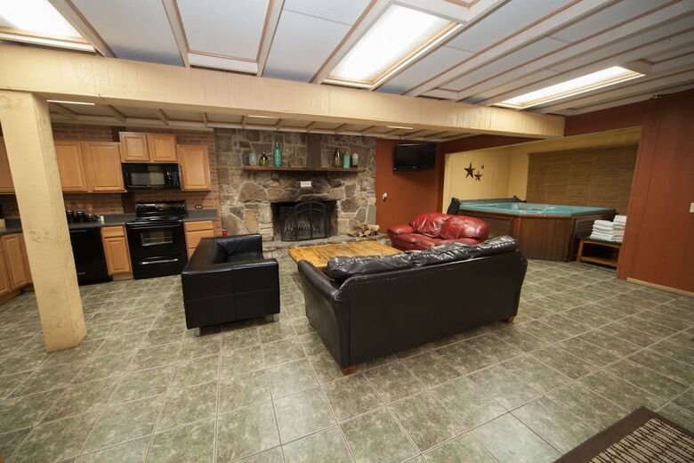 Motel Log Cabin Lodge & Suites