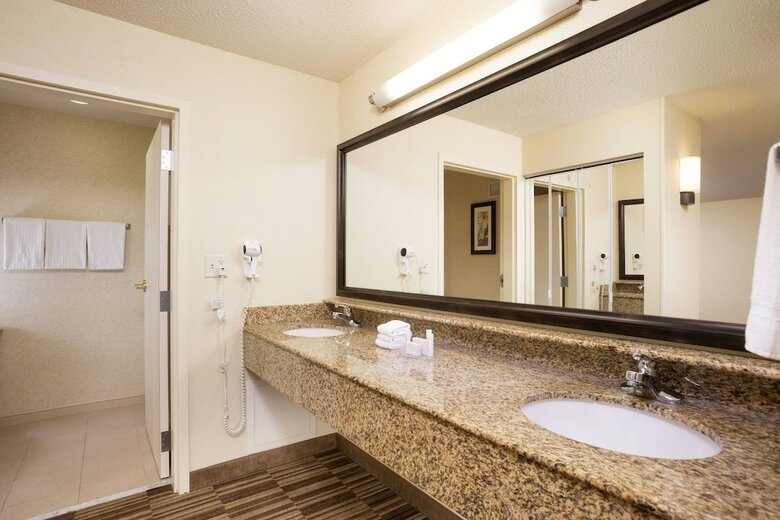Hotel Courtyard By Marriott Boston Natick