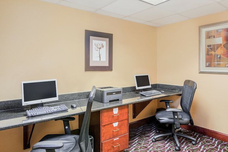 Hotel Holiday Inn Exp Winston Salem