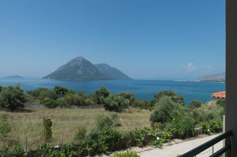 Aparthotel Thesmos Village