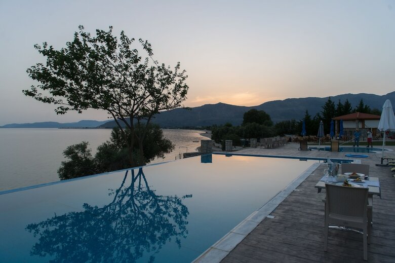 Aparthotel Thesmos Village