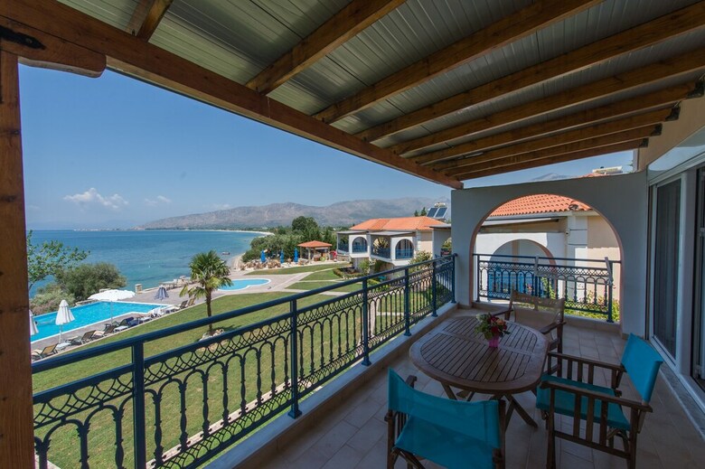 Aparthotel Thesmos Village