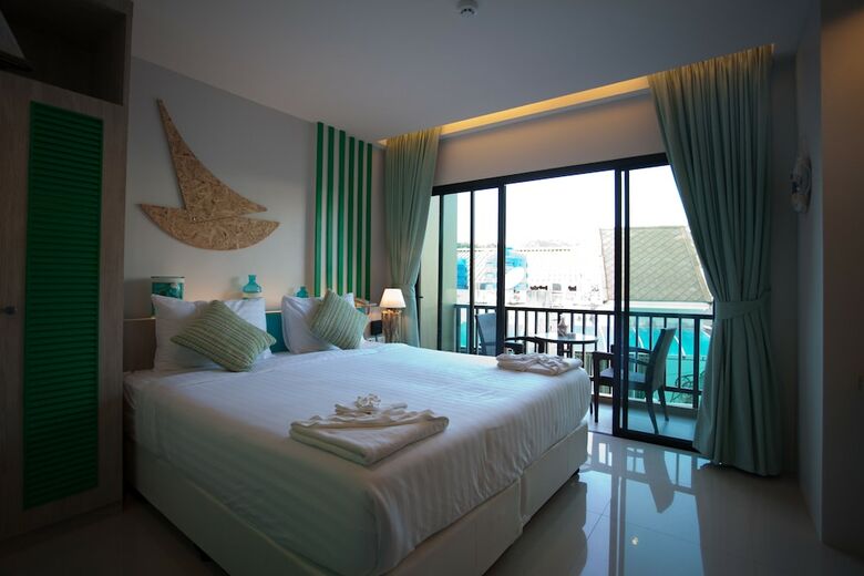 The Blue Pearl Kata Hotel
