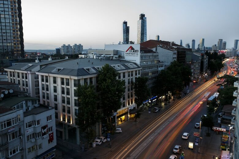 Grand Aras Hotel & Suites