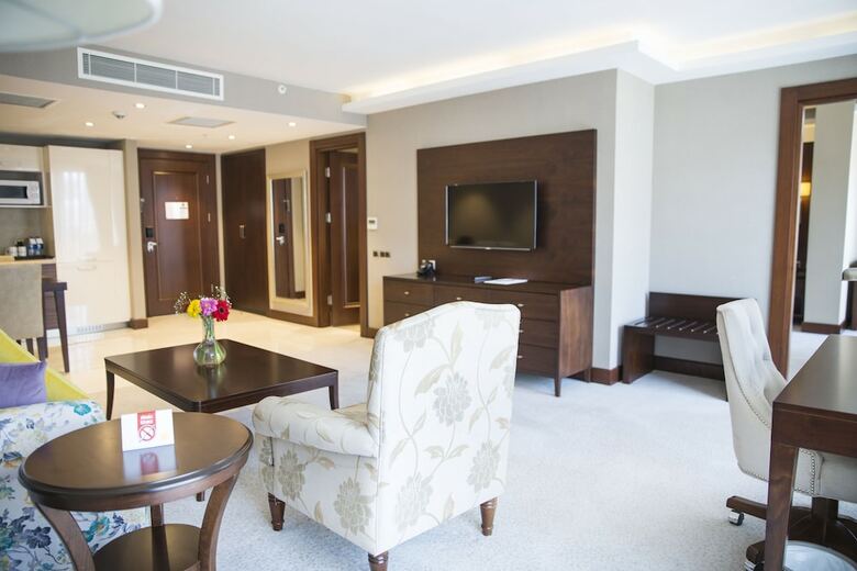 Grand Aras Hotel & Suites