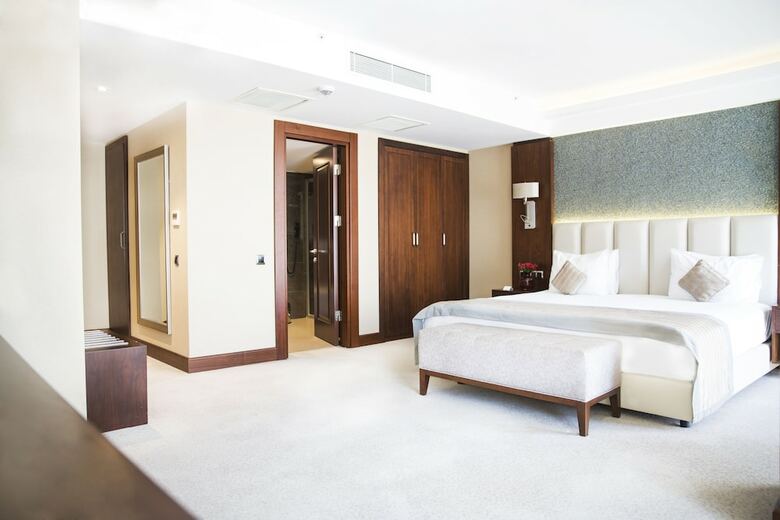 Grand Aras Hotel & Suites