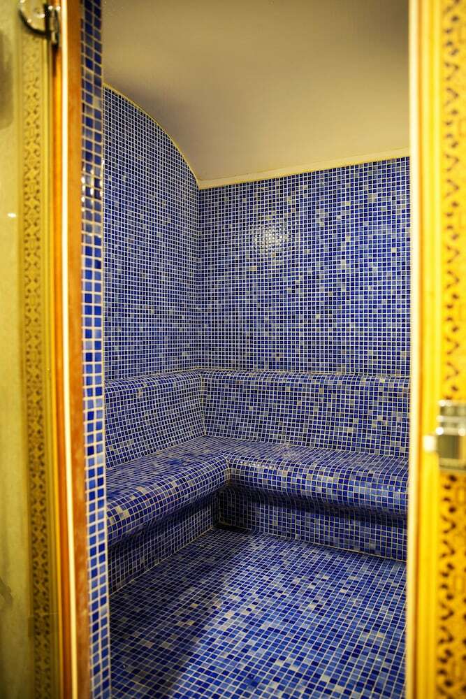 Grand Aras Hotel & Suites