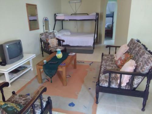 Hostal Crystal Heights Guest House