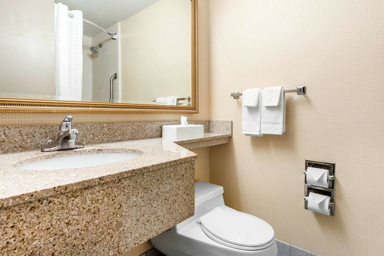 Hotel Quality Inn & Suites
