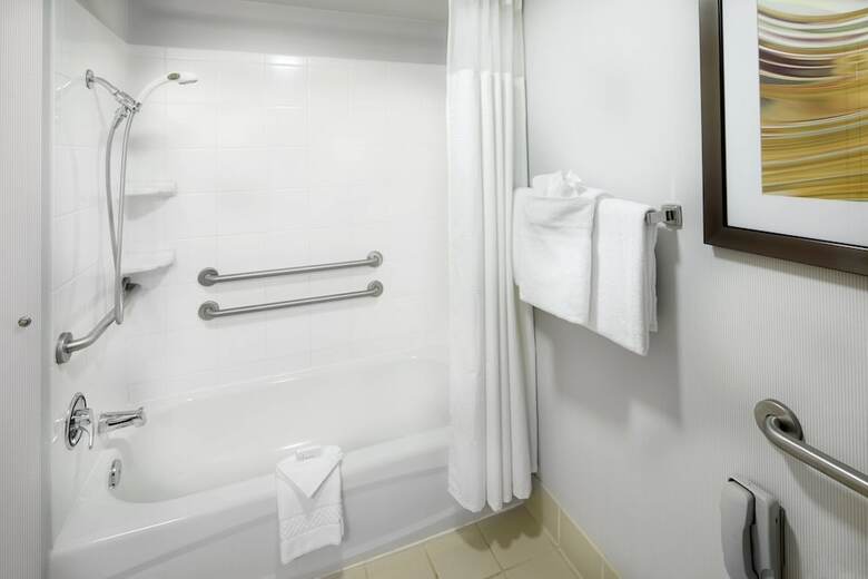 Hotel Courtyard By Marriott Edison Woodbridge