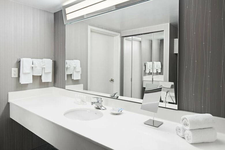 Hotel Courtyard By Marriott Edison Woodbridge