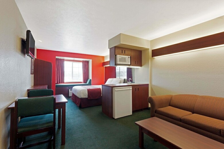 Hotel Microtel Inn & Suites By Wyndham Brandon