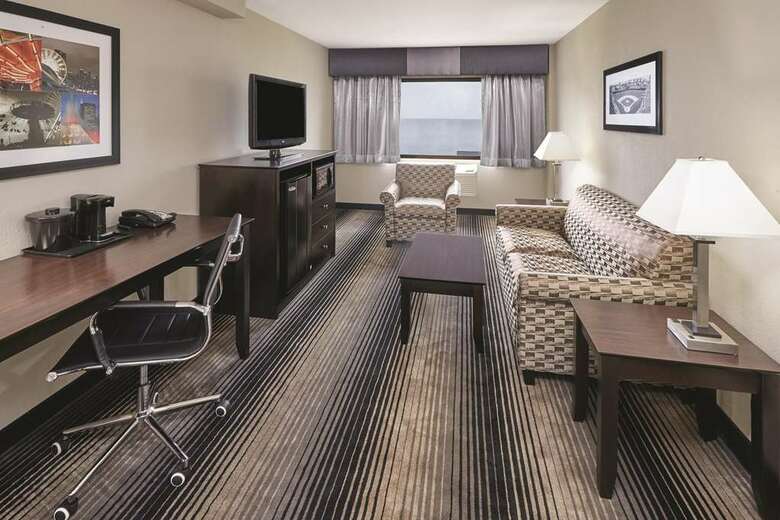 Best Western Plus Hyde Park Chicago Hotel