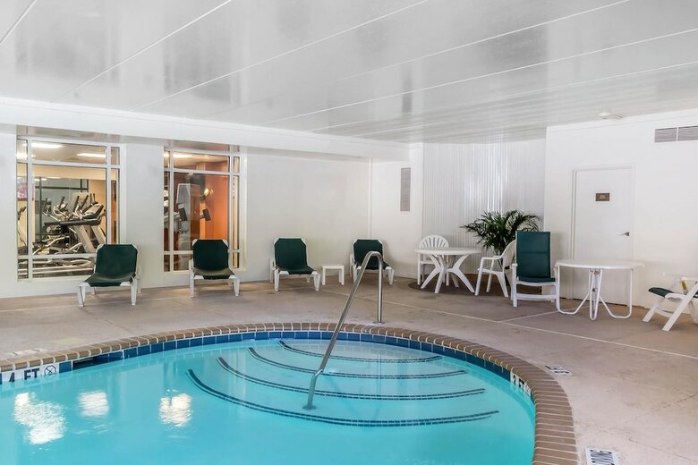 Hotel Comfort Suites Near Casinos