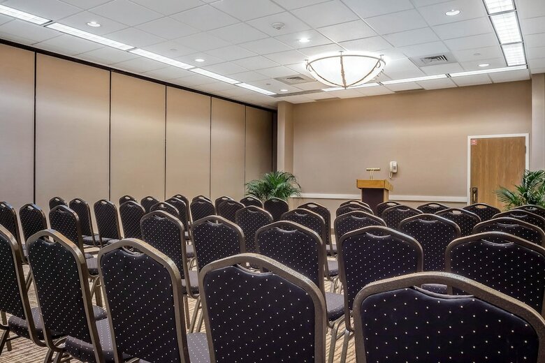 Hotel Comfort Suites Near Casinos