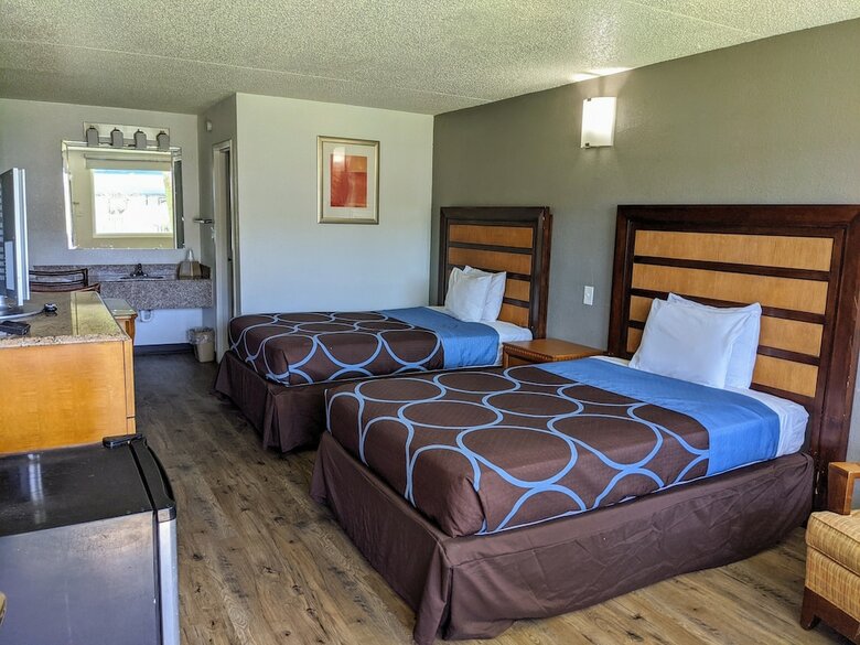 Motel Garden Inn & Suites