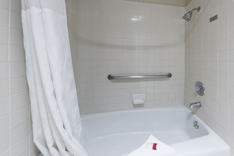 Hotel Ramada By Wyndham Costa Mesa/newport Beach