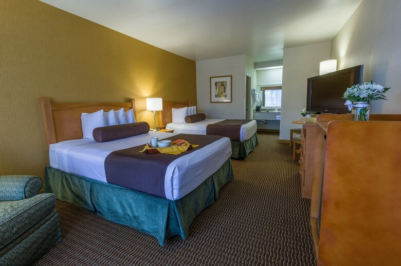 Hotel Ramada By Wyndham Costa Mesa/newport Beach