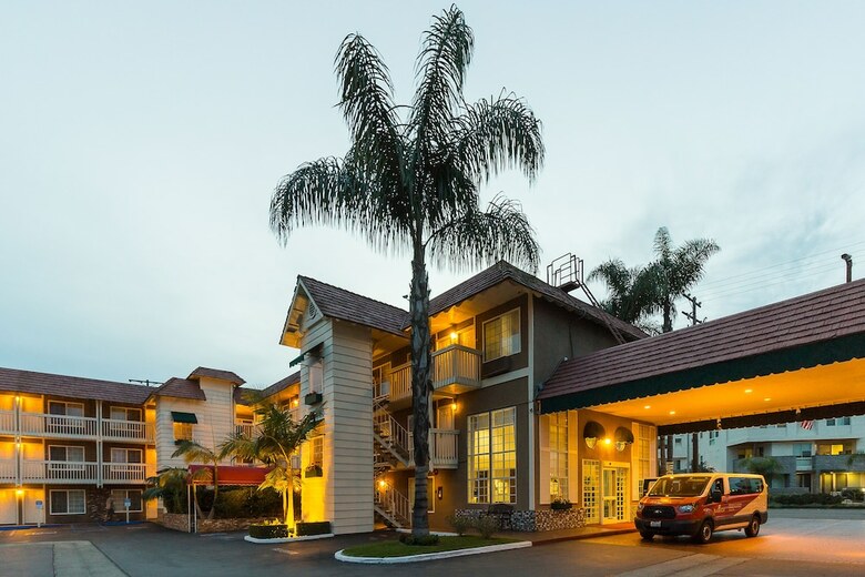 Hotel Ramada By Wyndham Costa Mesa/newport Beach