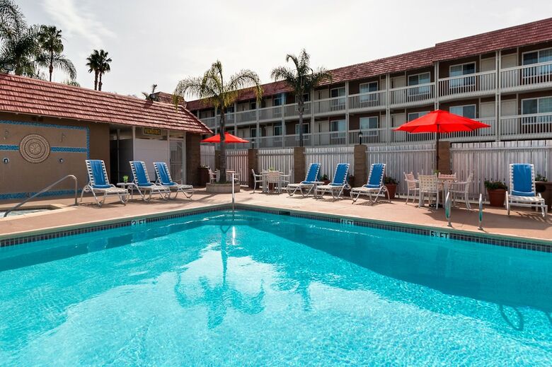 Hotel Ramada By Wyndham Costa Mesa/newport Beach