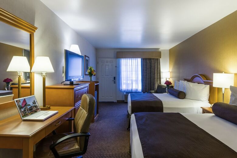 Hotel Ramada By Wyndham Costa Mesa/newport Beach