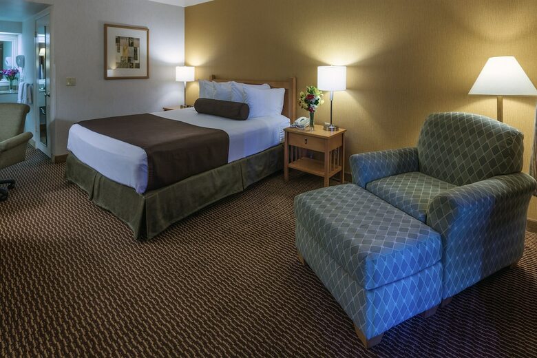 Hotel Ramada By Wyndham Costa Mesa/newport Beach