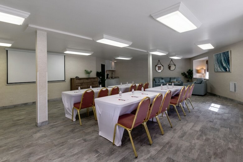 Hotel Ramada By Wyndham Costa Mesa/newport Beach